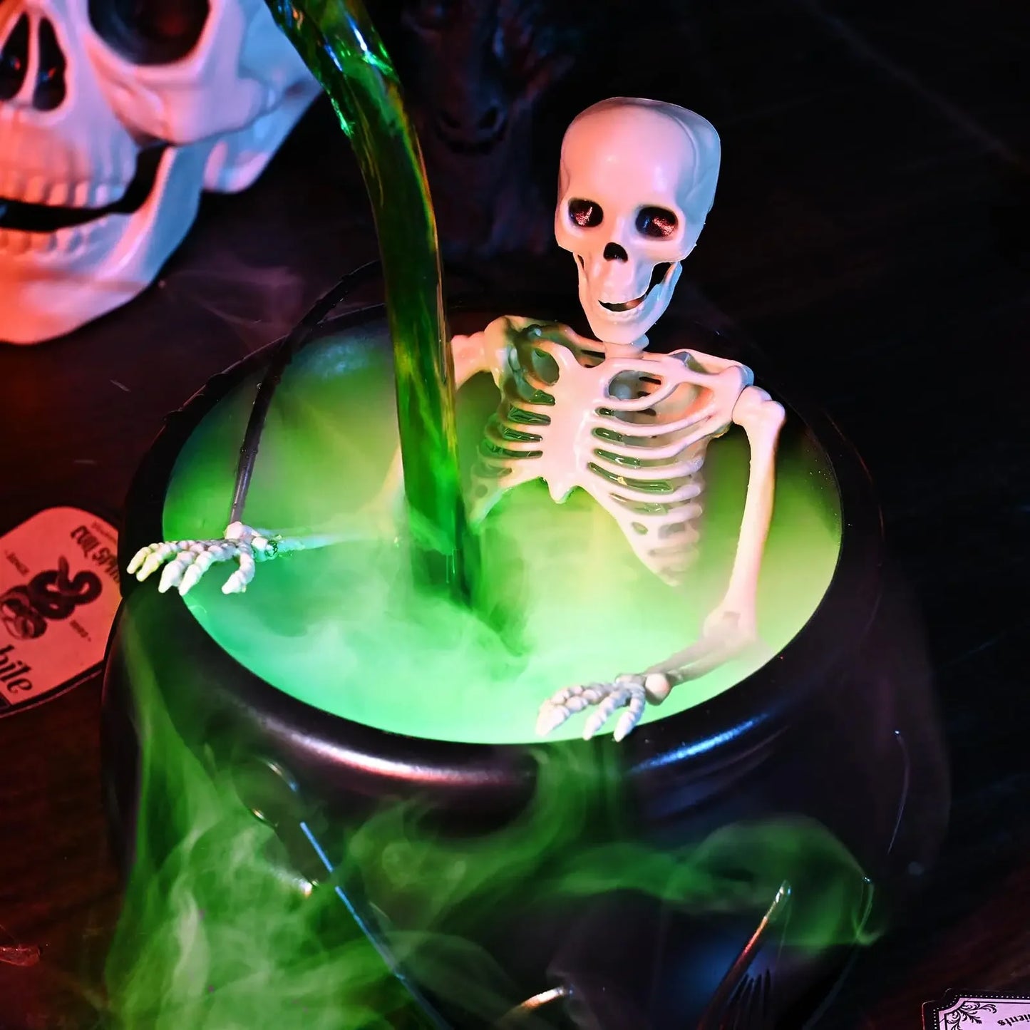LED Fog Witch Cauldron with Floating Bottles – Spooky Halloween Party Decor